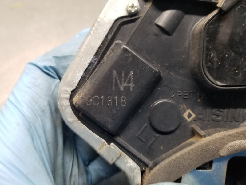 Recambio de cerradura puerta trasera izquierda para lexus nx essence referencia OEM IAM 6906012410  