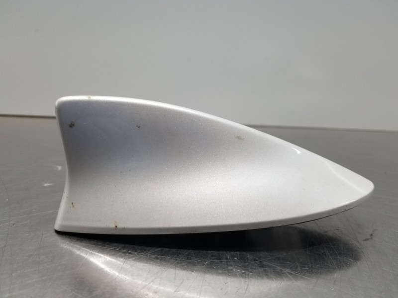 Recambio de antena para lexus nx essence referencia OEM IAM 8676048070  