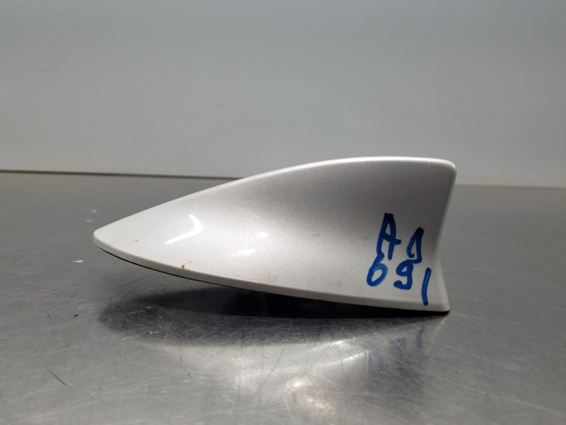 Recambio de antena para lexus nx essence referencia OEM IAM 8676048070  