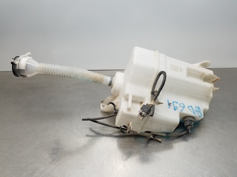 Recambio de deposito limpia para lexus nx essence referencia OEM IAM 8531578030 060851511 