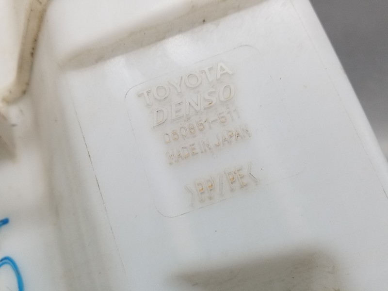 Recambio de deposito limpia para lexus nx essence referencia OEM IAM 8531578030 060851511 