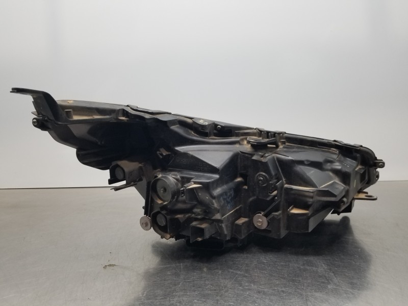 Recambio de faro izquierdo para lexus nx essence referencia OEM IAM 8118578180 8990878160 