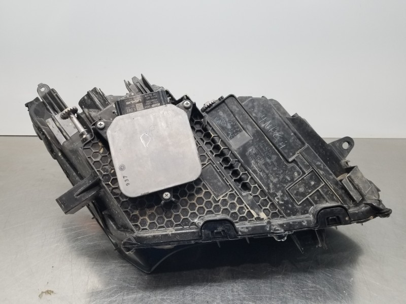 Recambio de faro izquierdo para lexus nx essence referencia OEM IAM 8118578180 8990878160 
