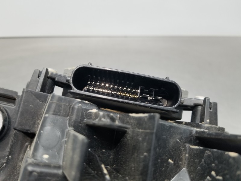 Recambio de faro izquierdo para lexus nx essence referencia OEM IAM 8118578180 8990878160 