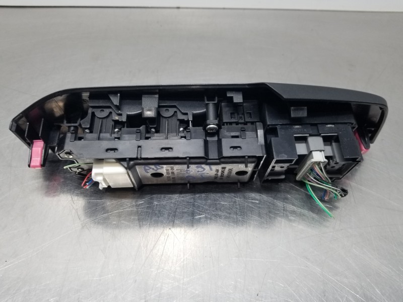 Recambio de mando elevalunas delantero izquierdo para lexus nx essence referencia OEM IAM 8404078030  