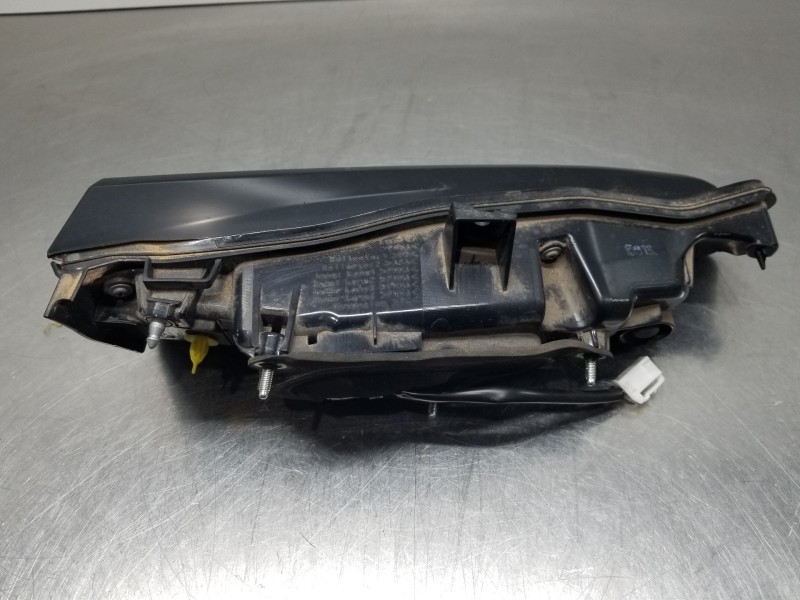 Recambio de piloto trasero derecho interior para lexus nx essence referencia OEM IAM 8158078040  