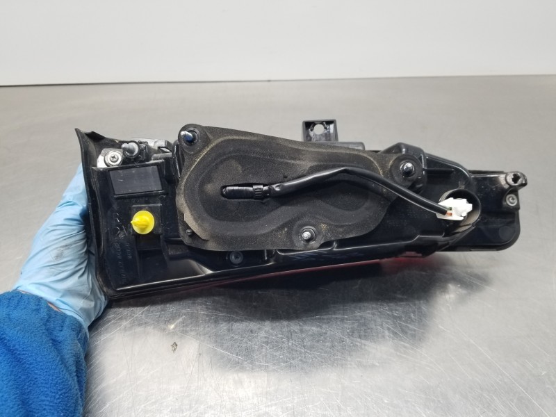 Recambio de piloto trasero derecho interior para lexus nx essence referencia OEM IAM 8158078040  