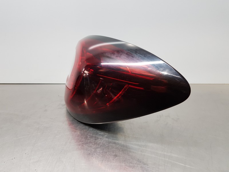 Recambio de piloto trasero derecho para renault captur techno referencia OEM IAM 265506738R  