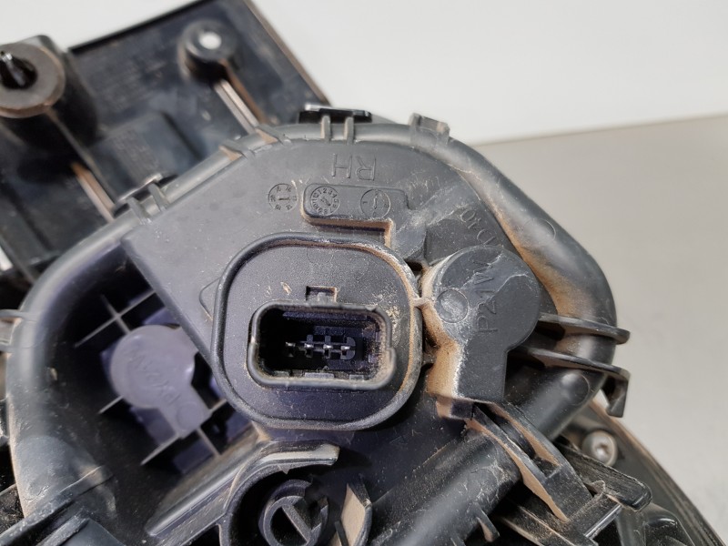 Recambio de piloto trasero derecho para renault captur techno referencia OEM IAM 265506738R  