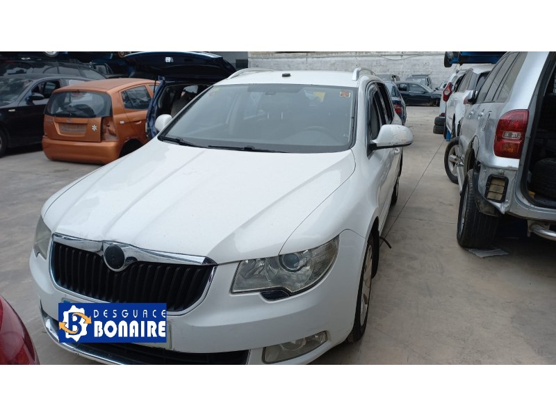 skoda superb combi (3t5) del año 2012