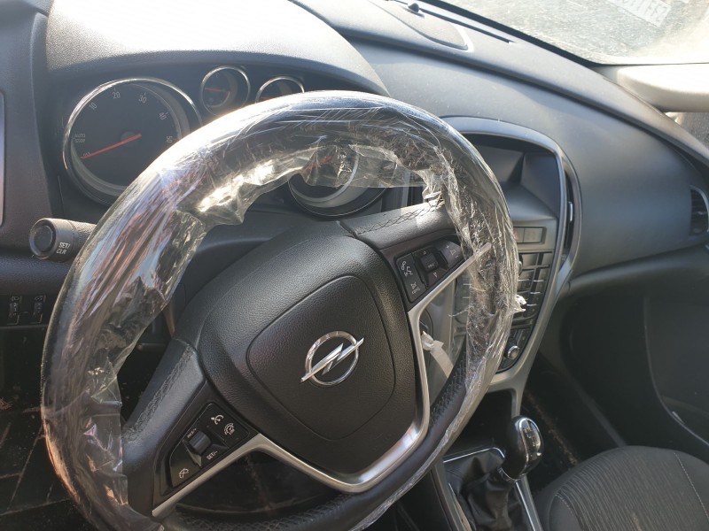 opel astra j lim. del año 2012