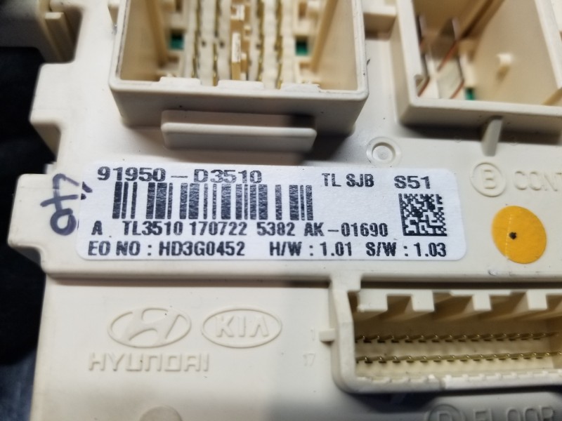 Recambio de caja reles / fusibles para hyundai tucson tl referencia OEM IAM 91950D3510  