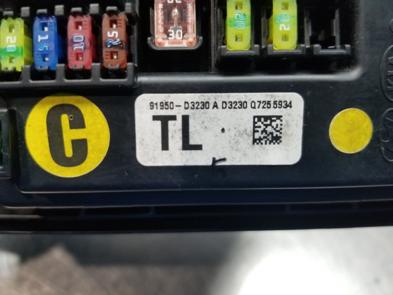 Recambio de caja reles / fusibles para hyundai tucson tl referencia OEM IAM 91450D7543 91950D3230 