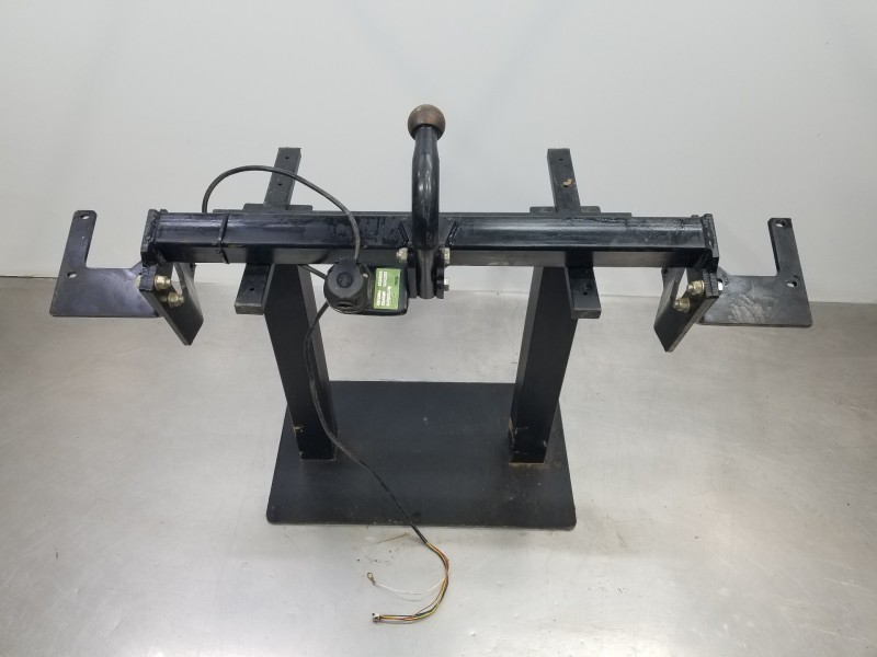 Recambio de enganche remolque para peugeot expert furgón caja cerrada referencia OEM IAM 55R012236  