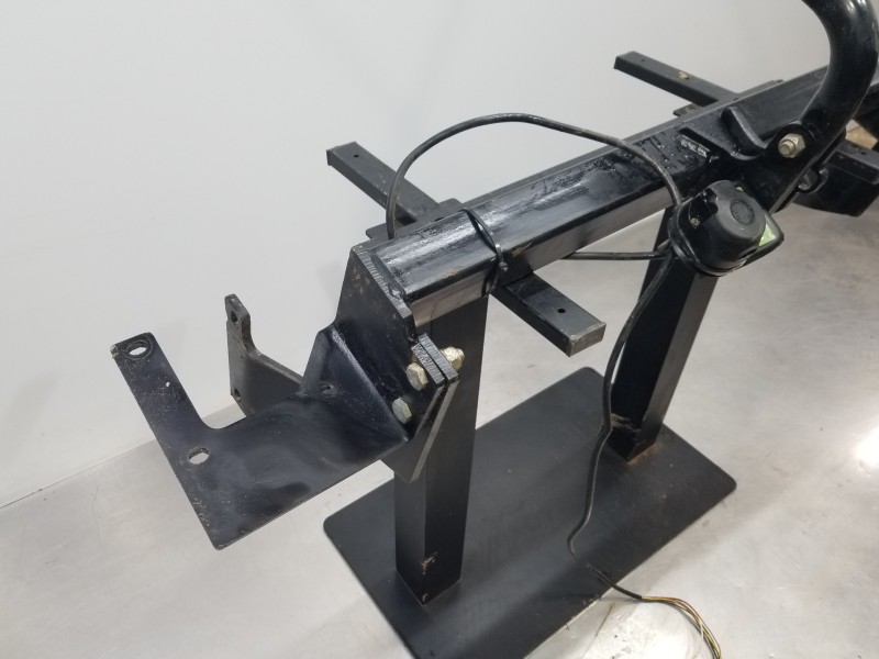 Recambio de enganche remolque para peugeot expert furgón caja cerrada referencia OEM IAM 55R012236  