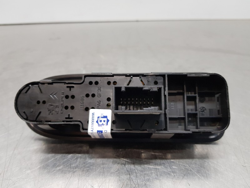 Recambio de mando elevalunas delantero izquierdo para peugeot 308 confort referencia OEM IAM 96565186XT  