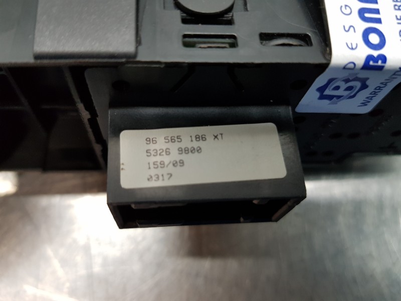 Recambio de mando elevalunas delantero izquierdo para peugeot 308 confort referencia OEM IAM 96565186XT  