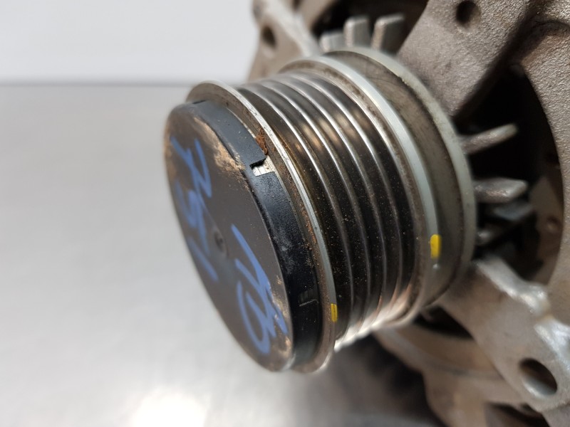 Recambio de alternador para hyundai tucson tl referencia OEM IAM 373002A700  