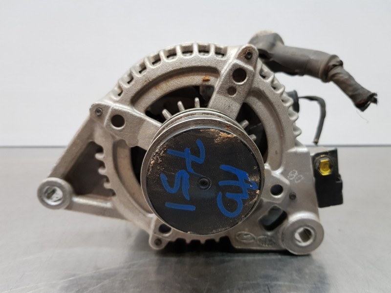Recambio de alternador para hyundai tucson tl referencia OEM IAM 373002A700  