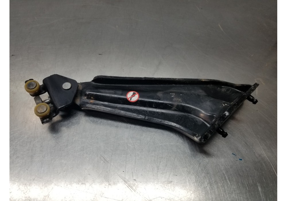 Recambio de soporte / guia puerta corredera para peugeot rifter active pack referencia OEM IAM 9816965980  