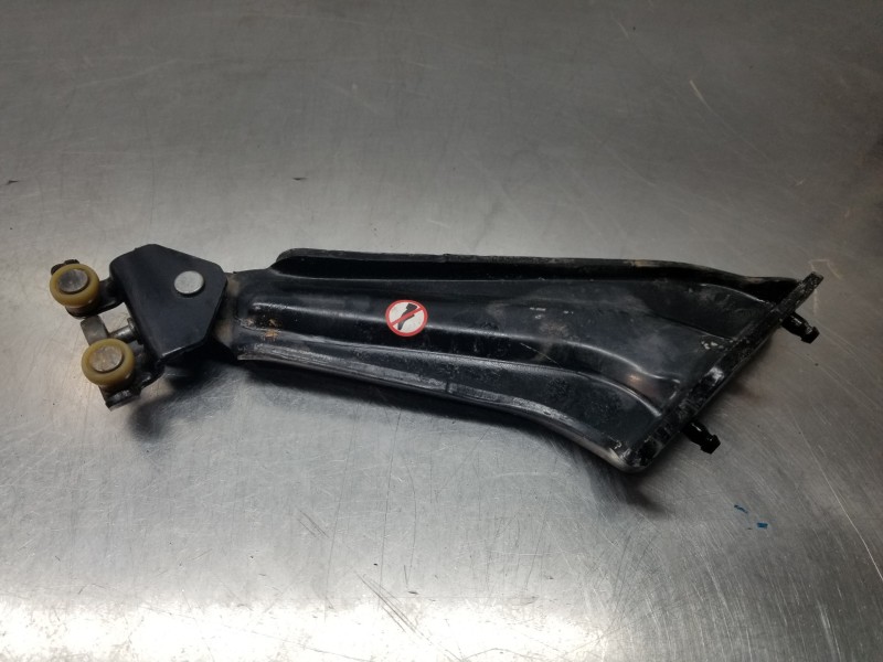 Recambio de soporte / guia puerta corredera para peugeot rifter active pack referencia OEM IAM 9816965980  