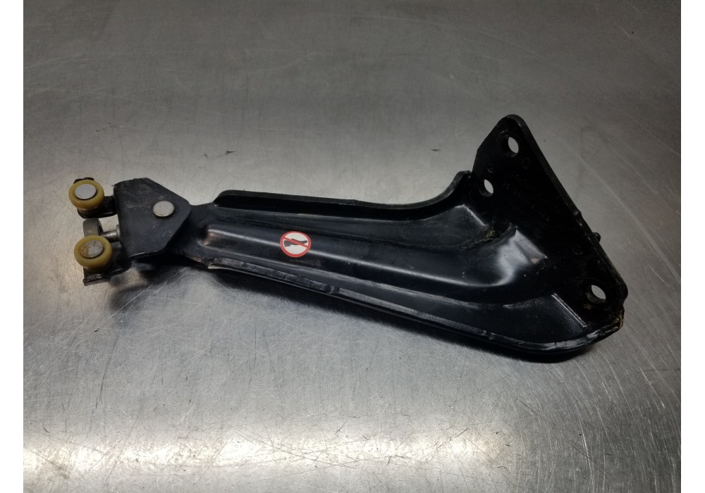 Recambio de soporte / guia puerta corredera para peugeot rifter active pack referencia OEM IAM 9816964880  