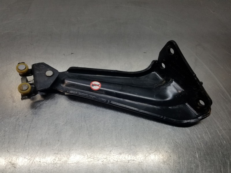 Recambio de soporte / guia puerta corredera para peugeot rifter active pack referencia OEM IAM 9816964880  