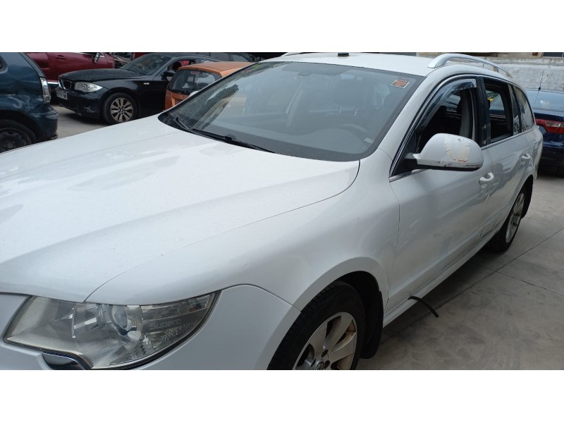 skoda superb combi (3t5) del año 2012