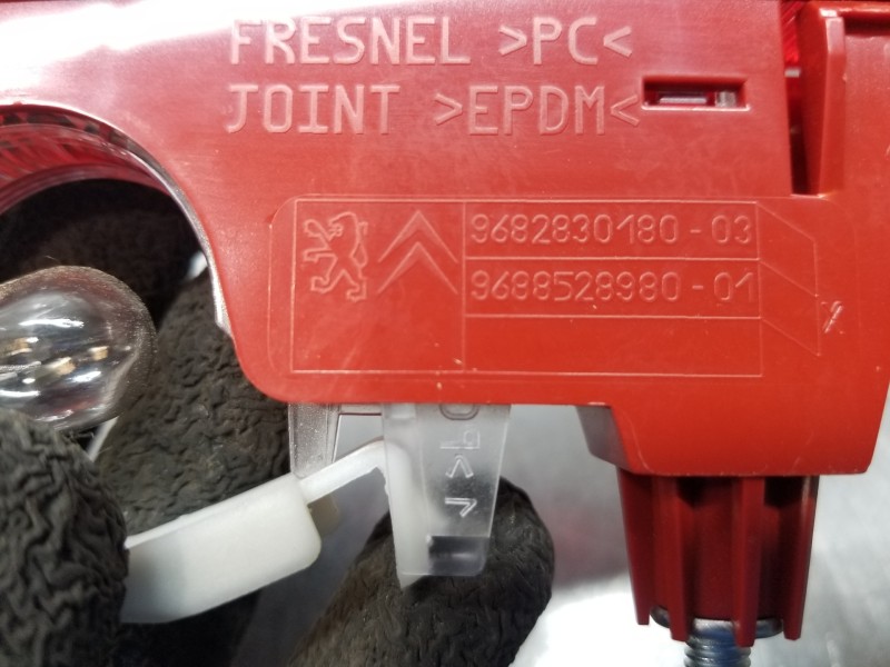 Recambio de luz central de freno para peugeot rifter active pack referencia OEM IAM 9682830180 9688528980 