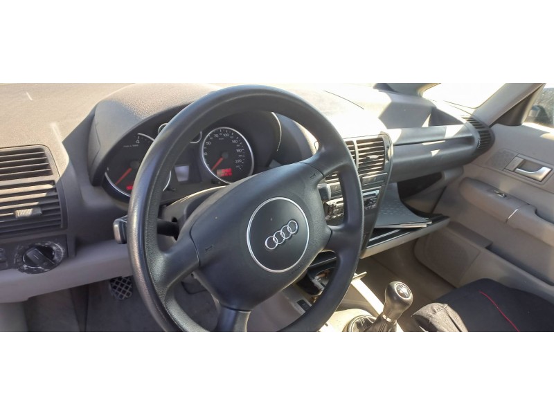 audi a2 (8z) del año 2002