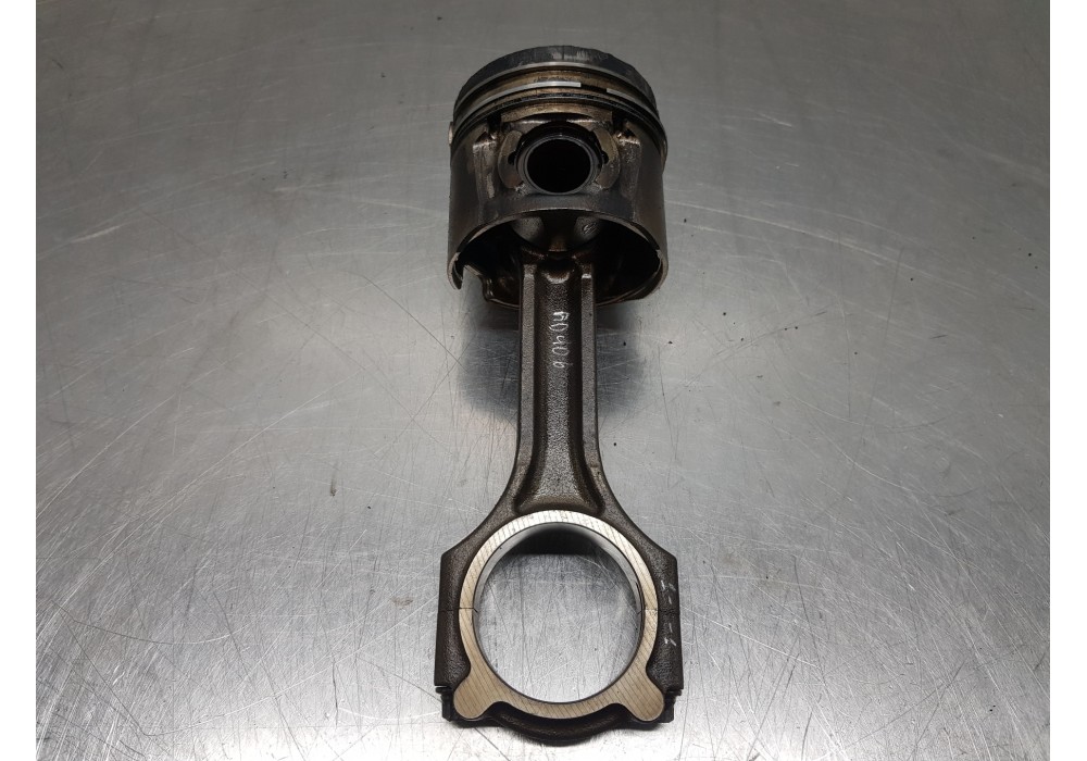 Recambio de biela para kia sportage dynamic referencia OEM IAM 235102A400 234A02A930 