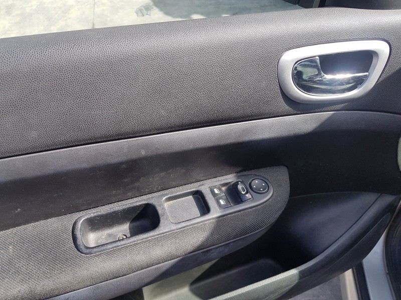 peugeot 307 berlina (s2) del año 2005