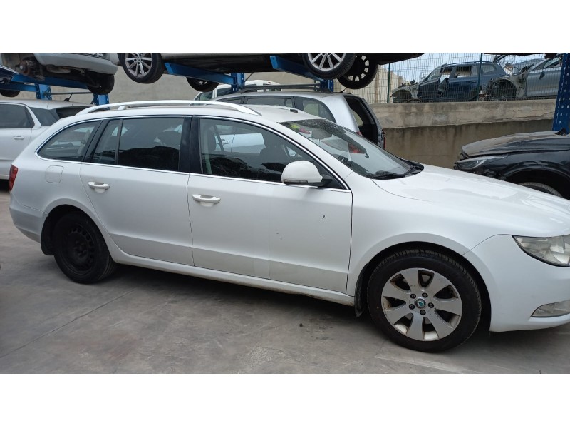 skoda superb combi (3t5) del año 2012