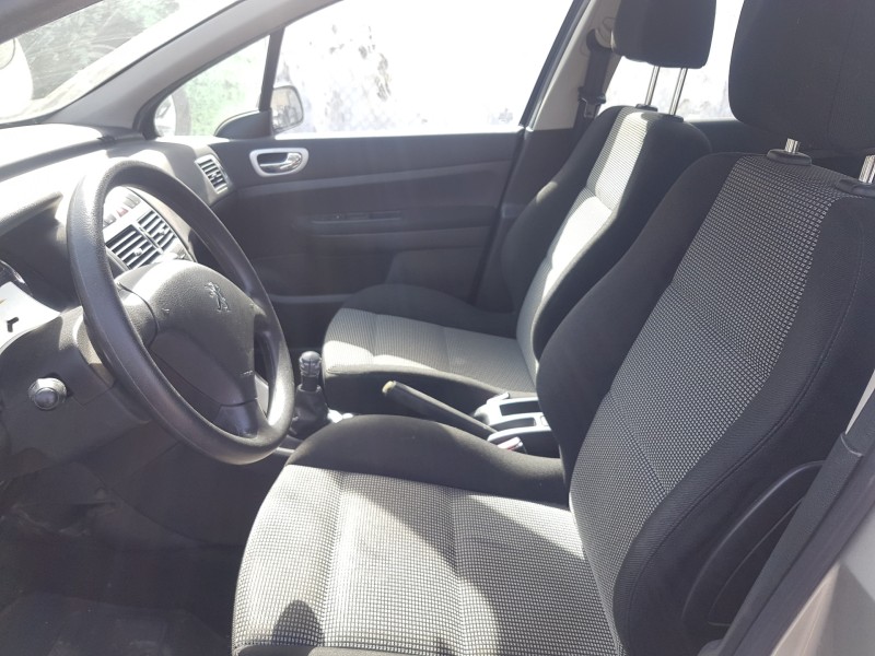 peugeot 307 berlina (s2) del año 2005