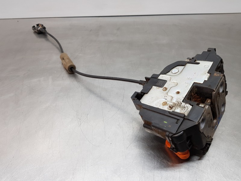 Recambio de cerradura puerta delantera izquierda para renault master iii furgón referencia OEM IAM 805035039R  