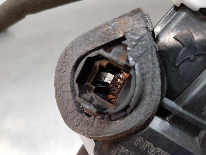 Recambio de cerradura puerta delantera izquierda para nissan qashqai (j12) acenta referencia OEM IAM 805016UA0A  