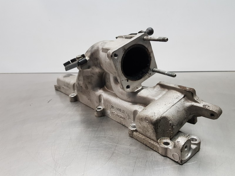 Recambio de colector admision para hyundai i30 fastback tecno referencia OEM IAM 283102U000  