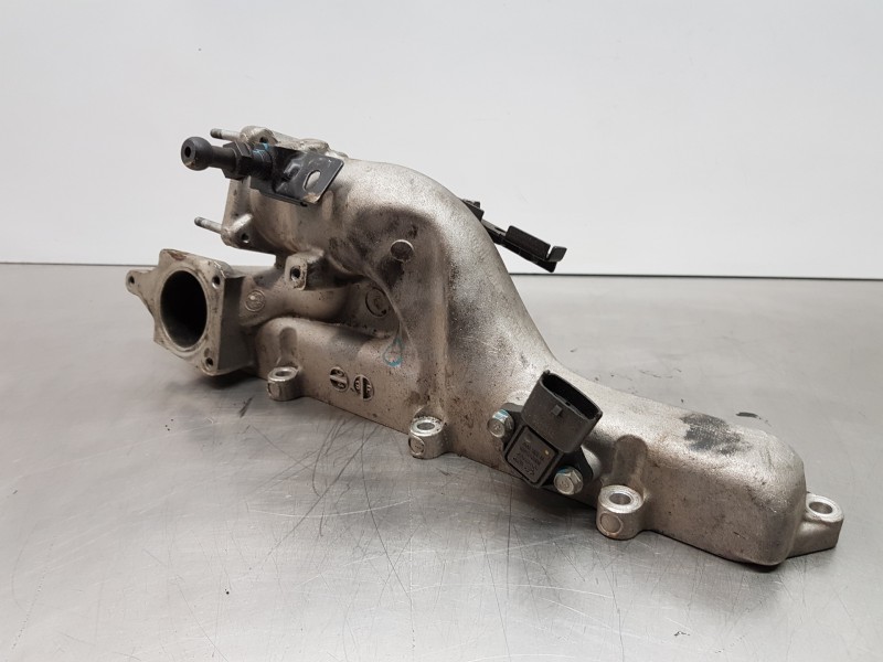 Recambio de colector admision para hyundai i30 fastback tecno referencia OEM IAM 283102U000  