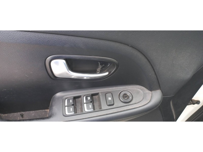 kia carens ( ) del año 2016