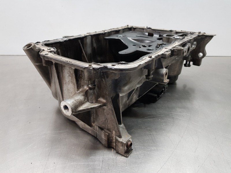 Recambio de carter para hyundai i30 fastback tecno referencia OEM IAM 215102U010  