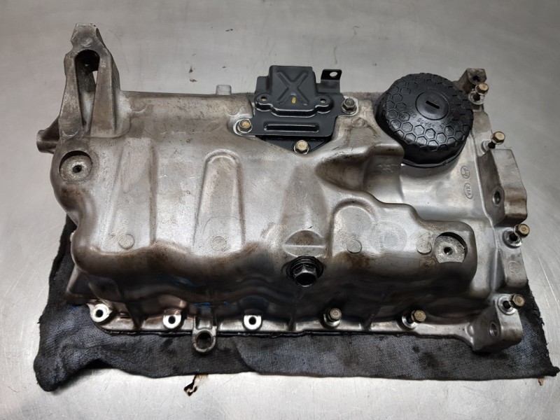 Recambio de carter para hyundai i30 fastback tecno referencia OEM IAM 215102U010  