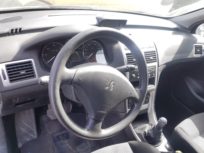 peugeot 307 berlina (s2) del año 2005