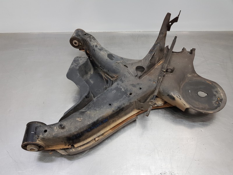 Recambio de brazo suspension inferior trasero derecho para mercedes vito mixto (447) combi referencia OEM IAM A4473505000  