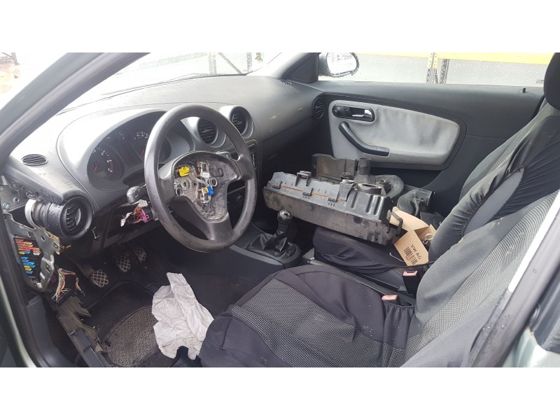 seat ibiza (6l1) del año 2003