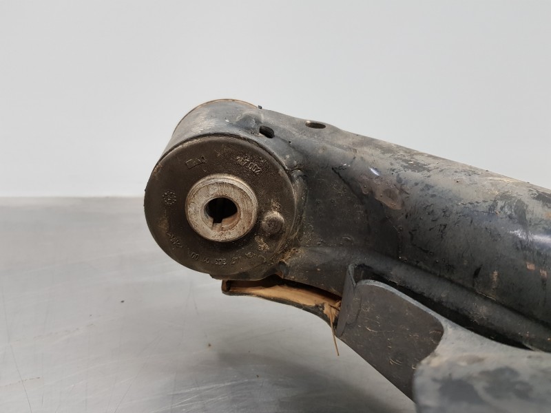 Recambio de brazo suspension inferior trasero derecho para mercedes vito mixto (447) combi referencia OEM IAM A4473505000  