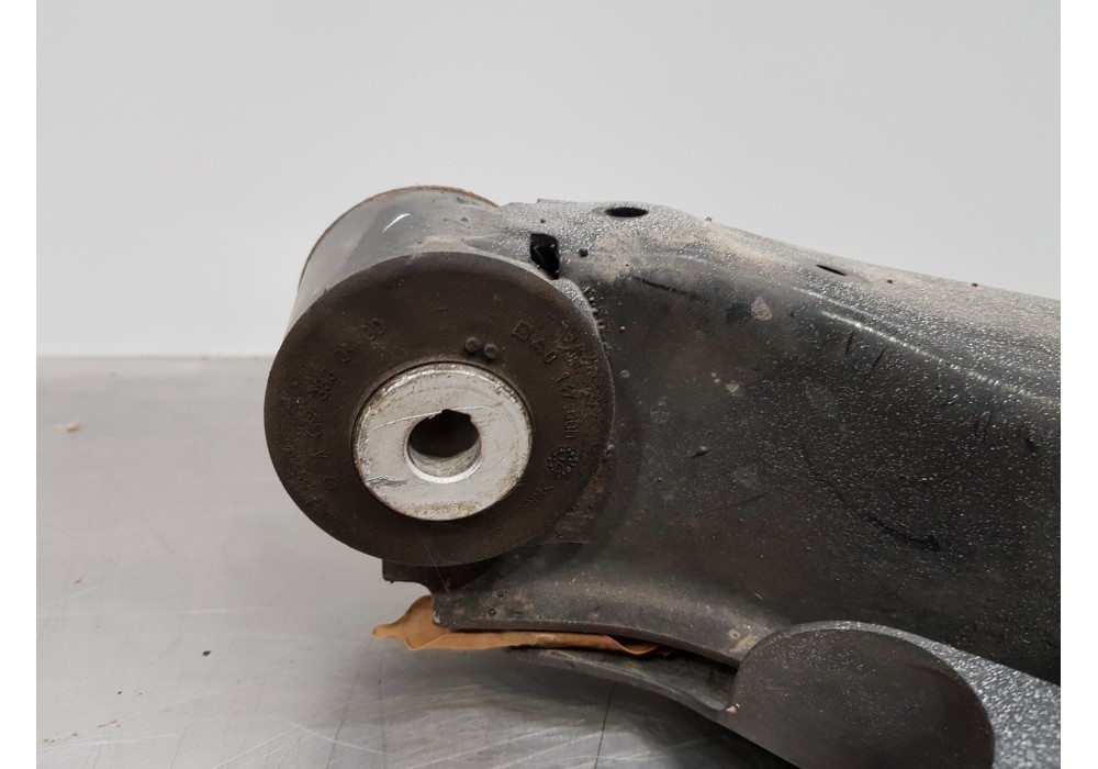 Recambio de brazo suspension inferior trasero izquierdo para mercedes vito mixto (447) combi referencia OEM IAM A4473504900  