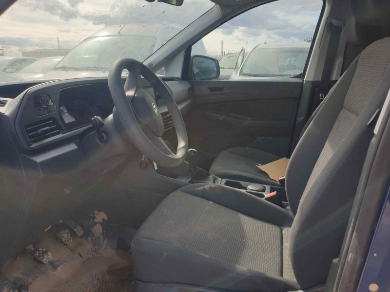 volkswagen caddy v del año 2023