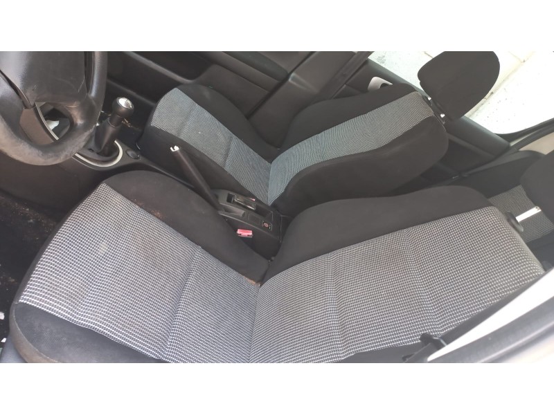 peugeot 307 berlina (s2) del año 2006