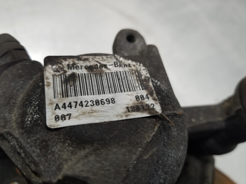 Recambio de mangueta trasera derecha para mercedes vito mixto (447) combi referencia OEM IAM A4473505800 A4473570106 