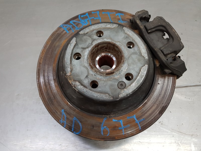 Recambio de mangueta trasera izquierda para mercedes vito mixto (447) select referencia OEM IAM A4473505500  